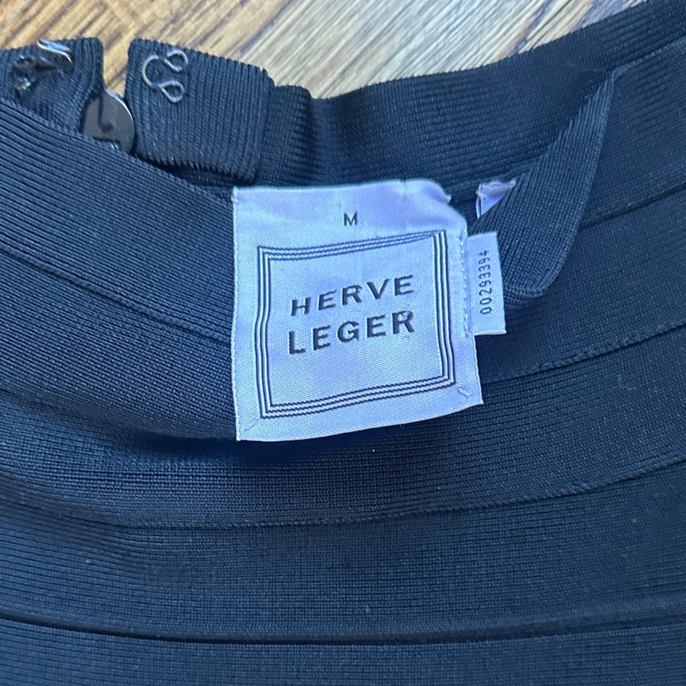 Elegant Herve leger Black Bodycon Carmen Dress size Medium; like new worn once - Picture 2 of 4